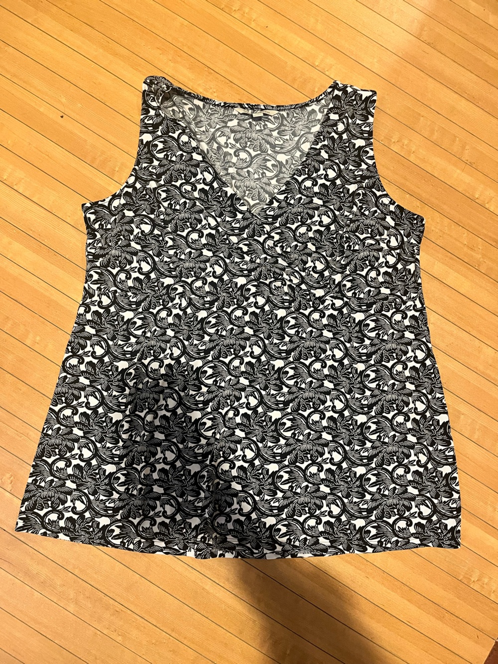41 Hawthorne Black & White Damask Patterned V-Neck Tank Top
